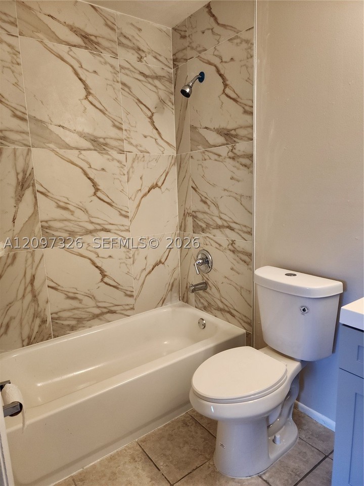 1201 Lake Victoria Dr #F - Photo 4 of 17