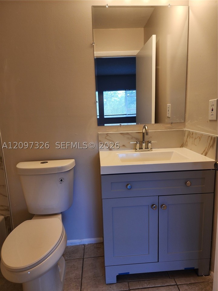 1201 Lake Victoria Dr #F - Photo 5 of 17