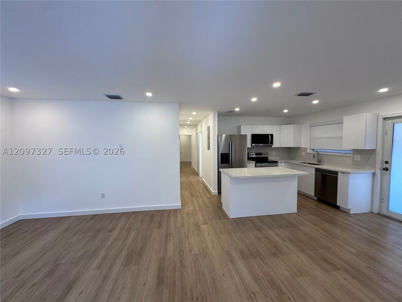 352 Sw 17th Rd #352 - Photo 2 of 22