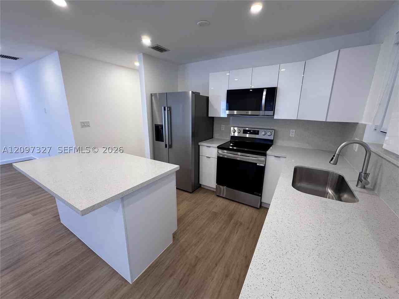 352 Sw 17th Rd #352 - Photo 7 of 22