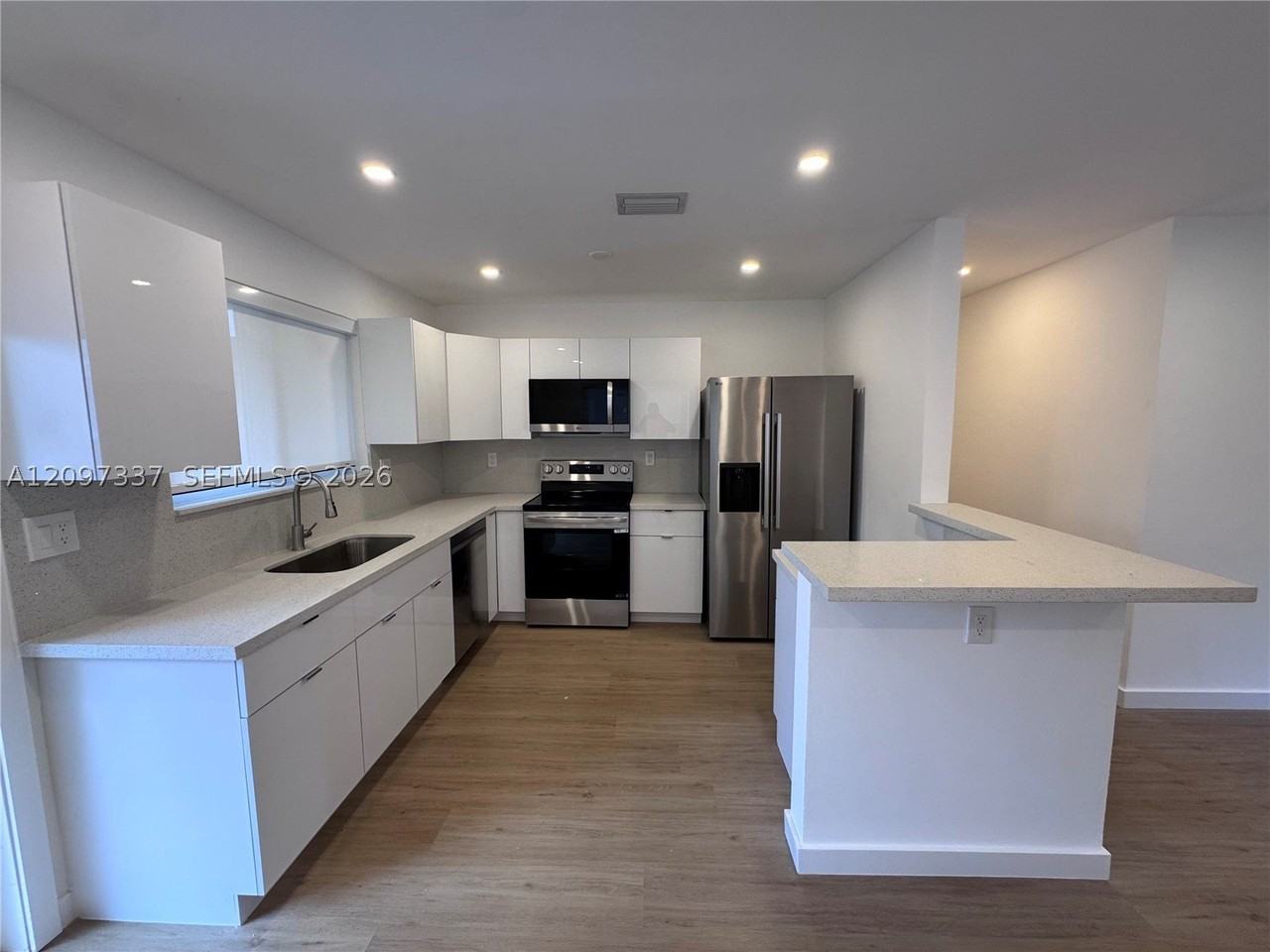 350 Sw 17th Rd #350 - Photo 4 of 20