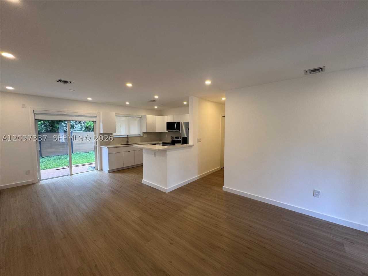 350 Sw 17th Rd #350 - Photo 5 of 20