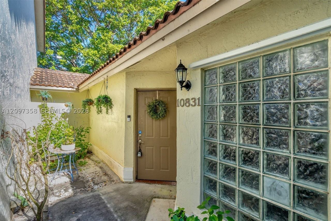 10831 Nw 3rd Ct - Photo 2 of 42