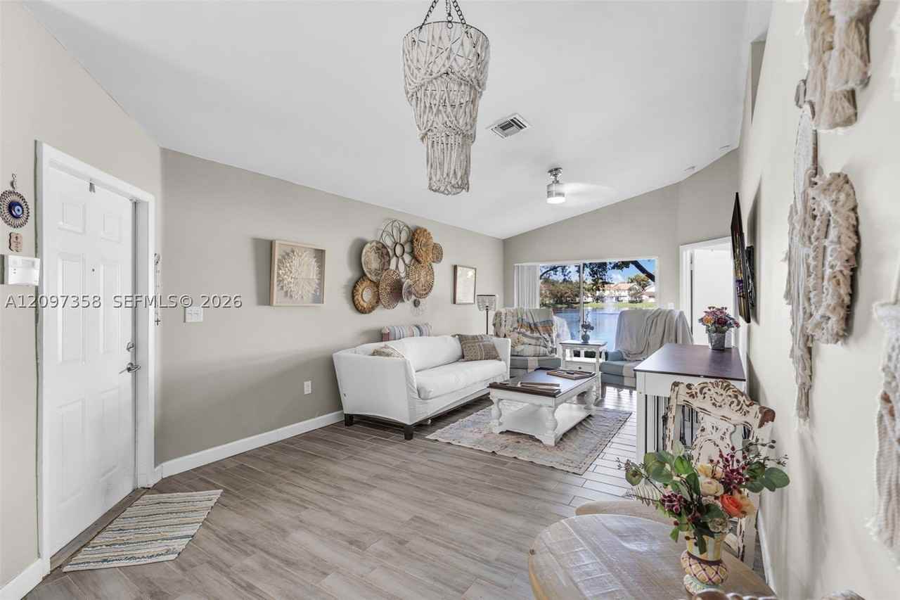 10831 Nw 3rd Ct - Photo 4 of 42