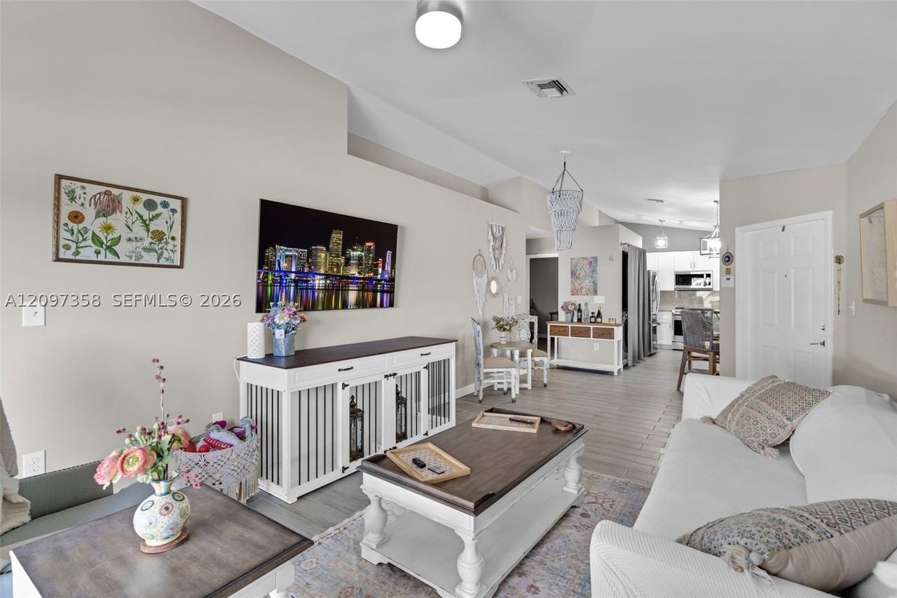 10831 Nw 3rd Ct - Photo 6 of 42