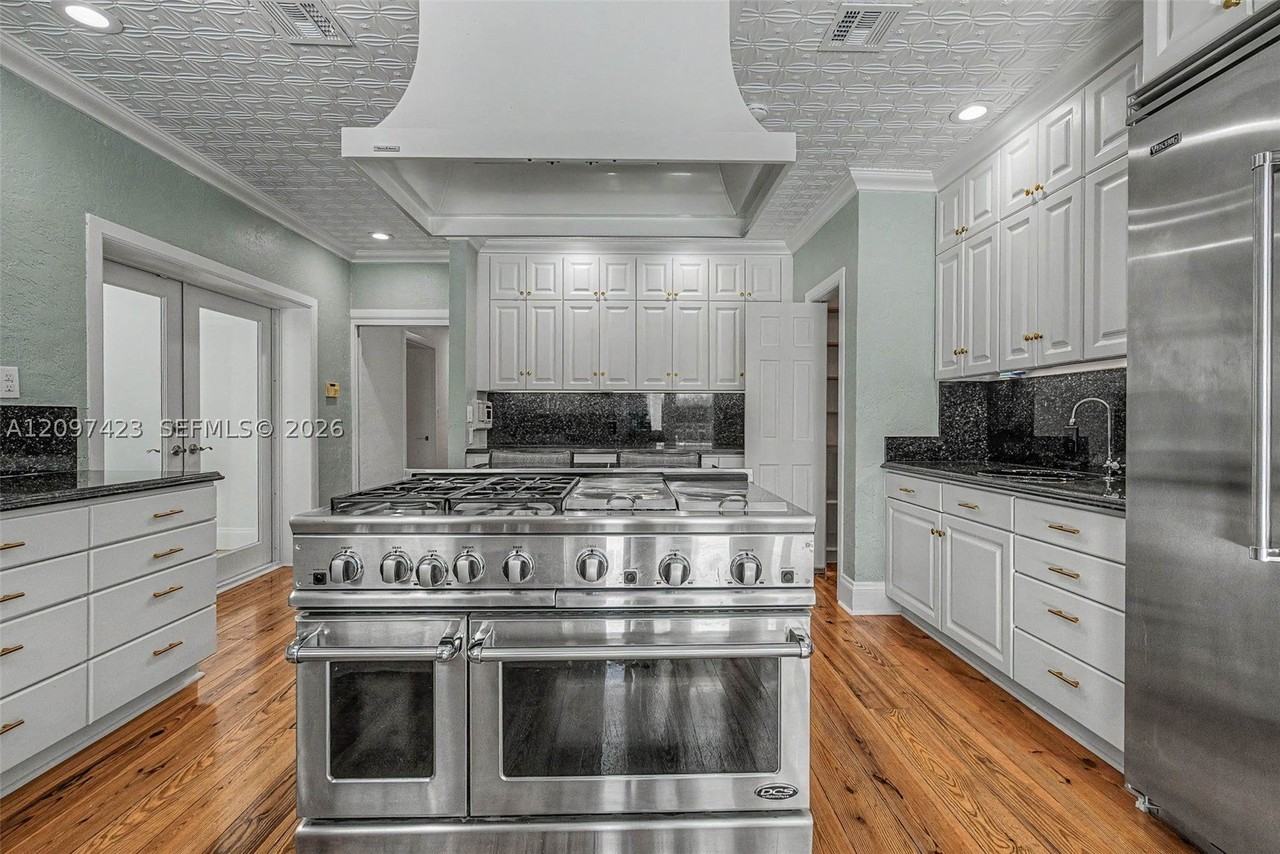 13470 Sw 67th Ave - Photo 6 of 40