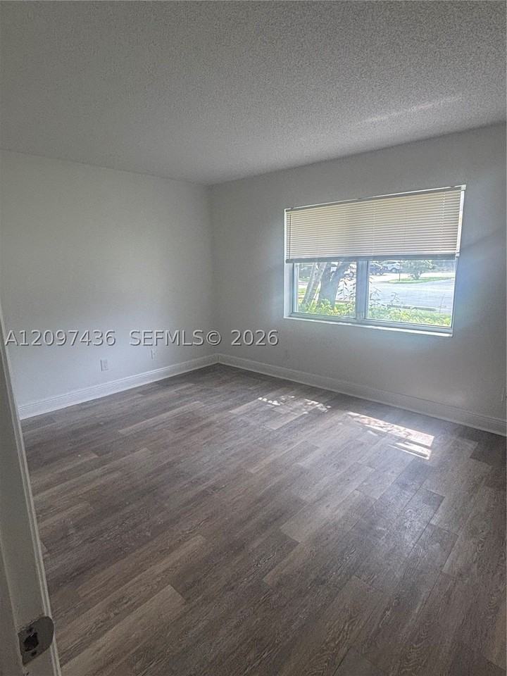 722 Nw 103rd Ter #102 - Photo 2 of 8