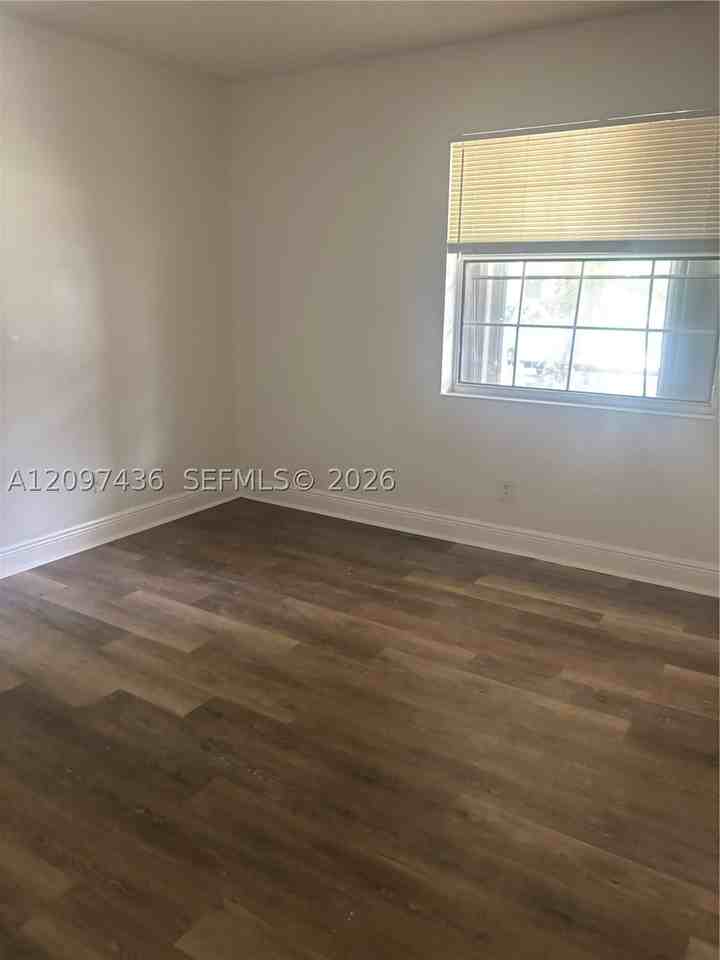 722 Nw 103rd Ter #102 - Photo 4 of 8