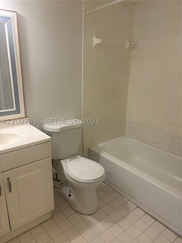 722 Nw 103rd Ter #102 - Photo 5 of 8