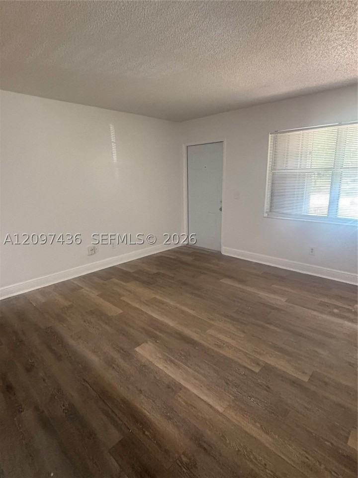 722 Nw 103rd Ter #102 - Photo 6 of 8