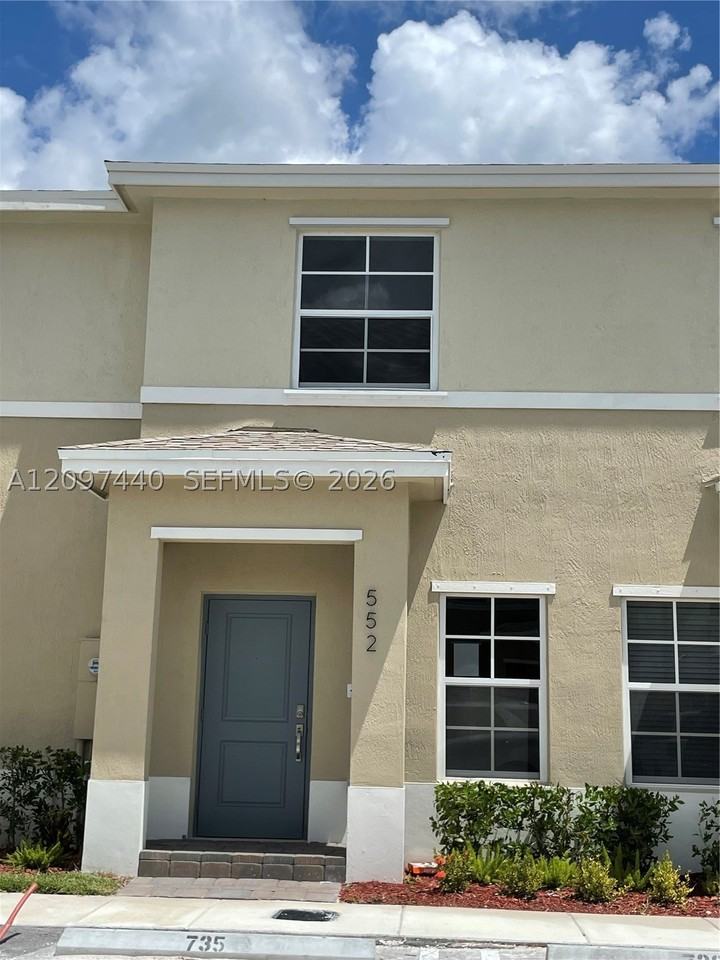 552 Ne 4th Ln #552