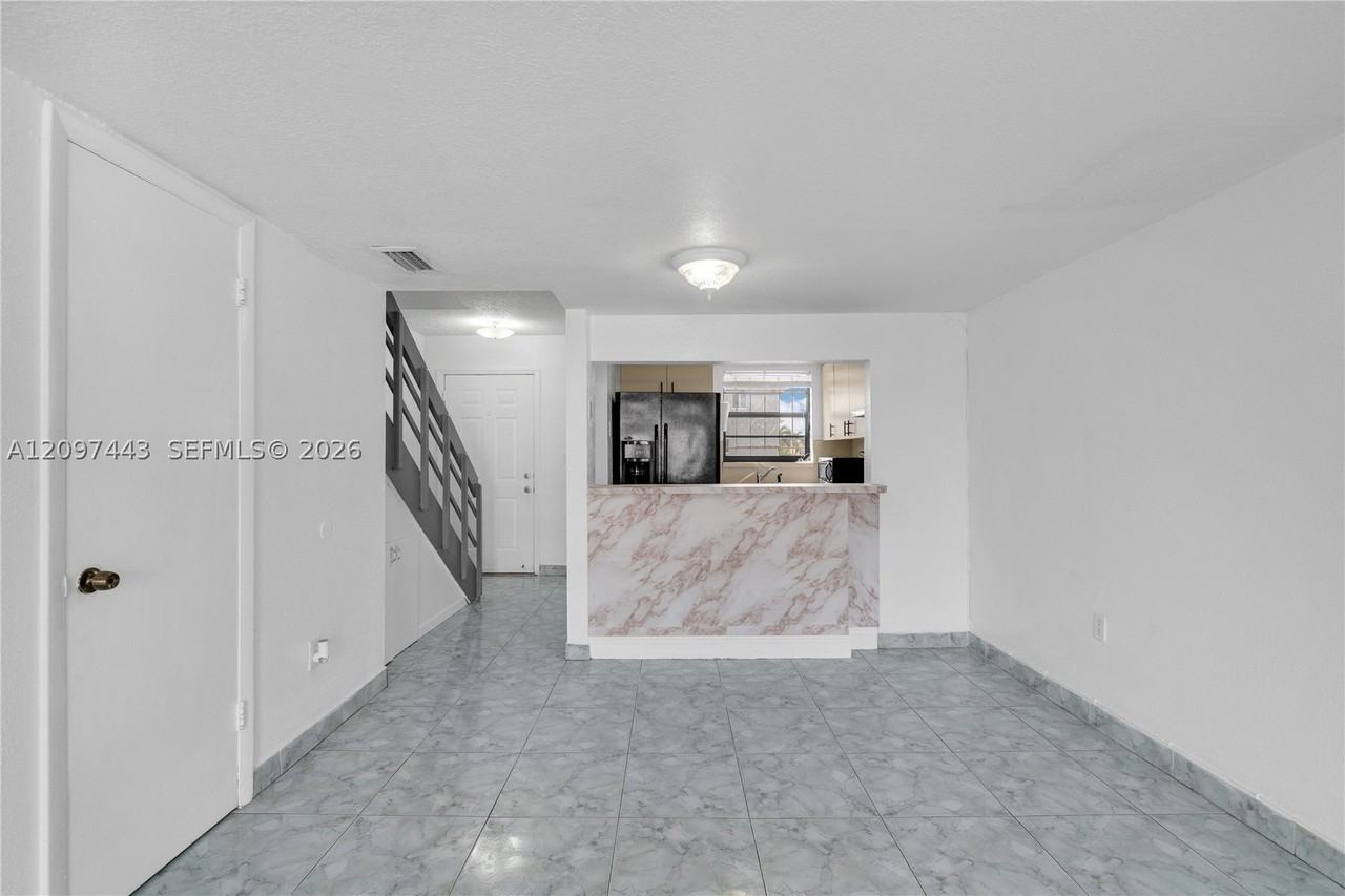 2261 W 53rd St #13 - Photo 4 of 12