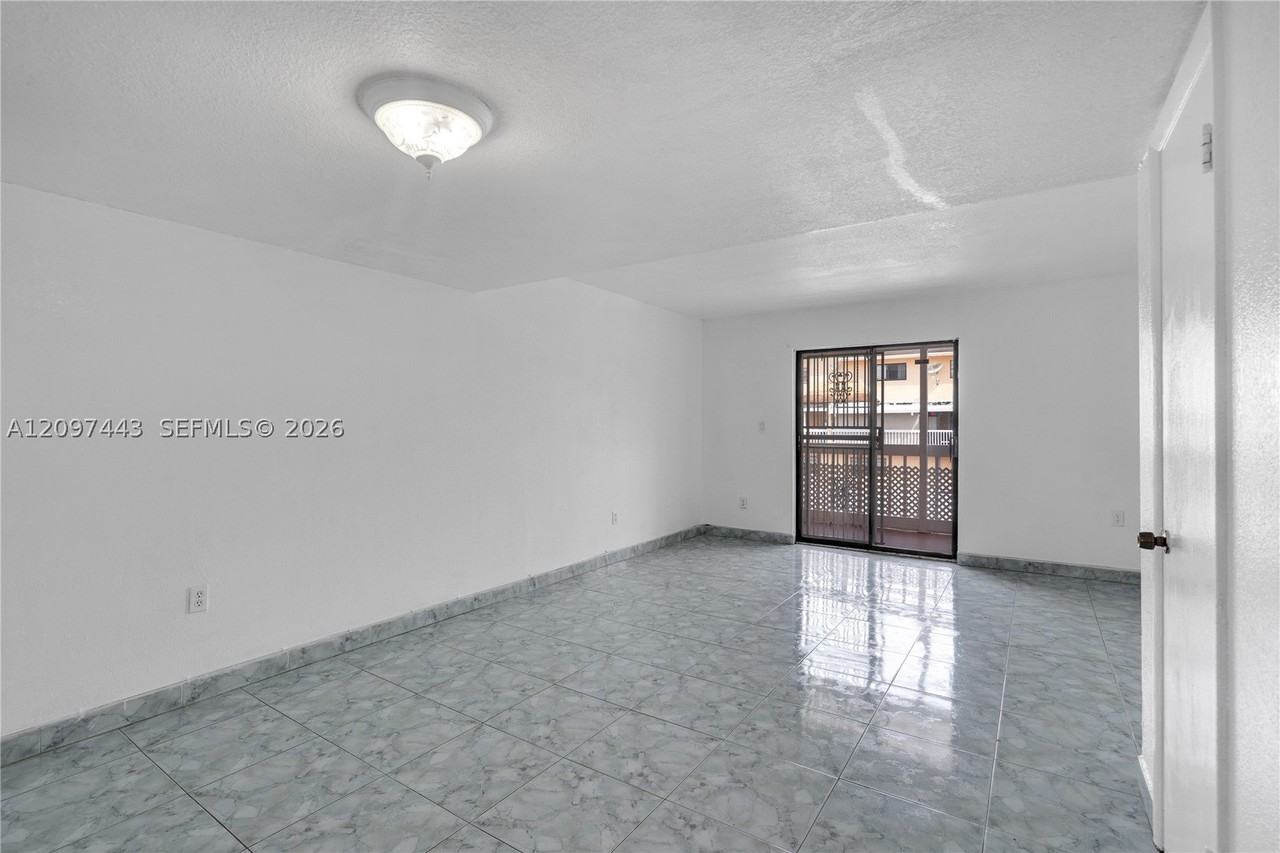 2261 W 53rd St #13 - Photo 6 of 12