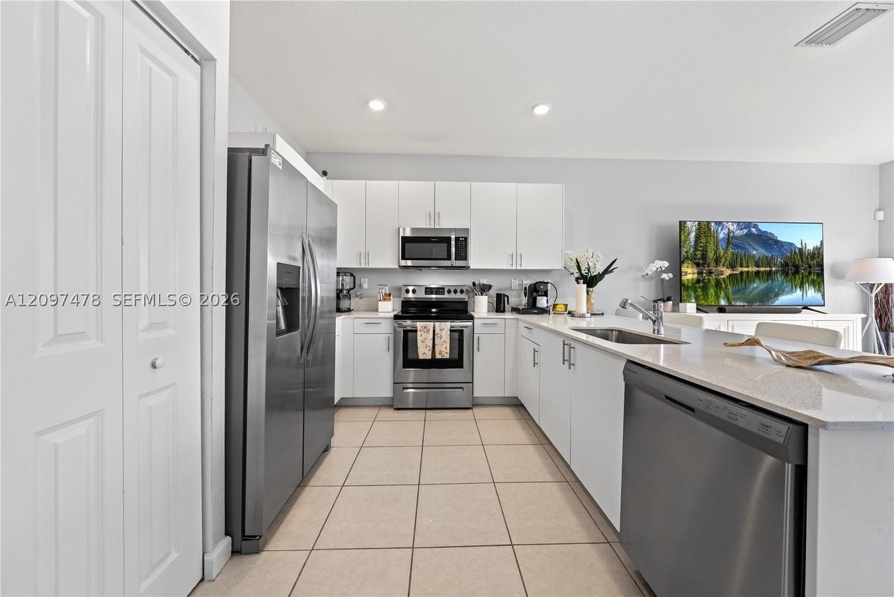 23489 Sw 127th Pl #23489 - Photo 7 of 24