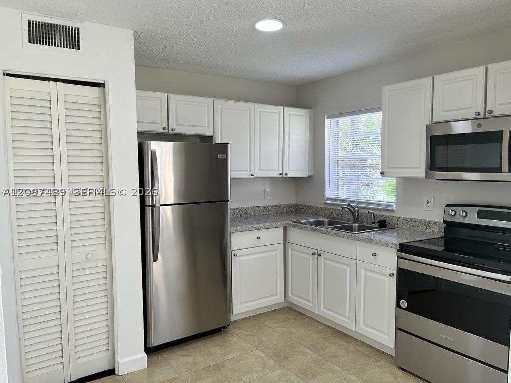 406 Lakeside Dr #117 - Photo 2 of 9