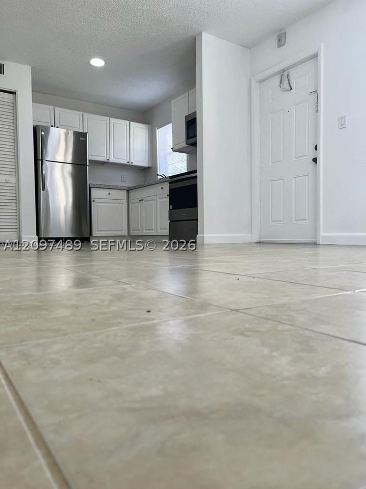 406 Lakeside Dr #117 - Photo 3 of 9
