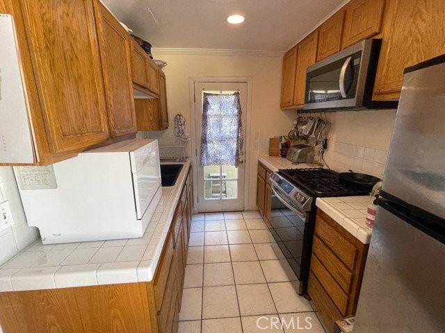 1711 Speyer Ln - Photo 2 of 8