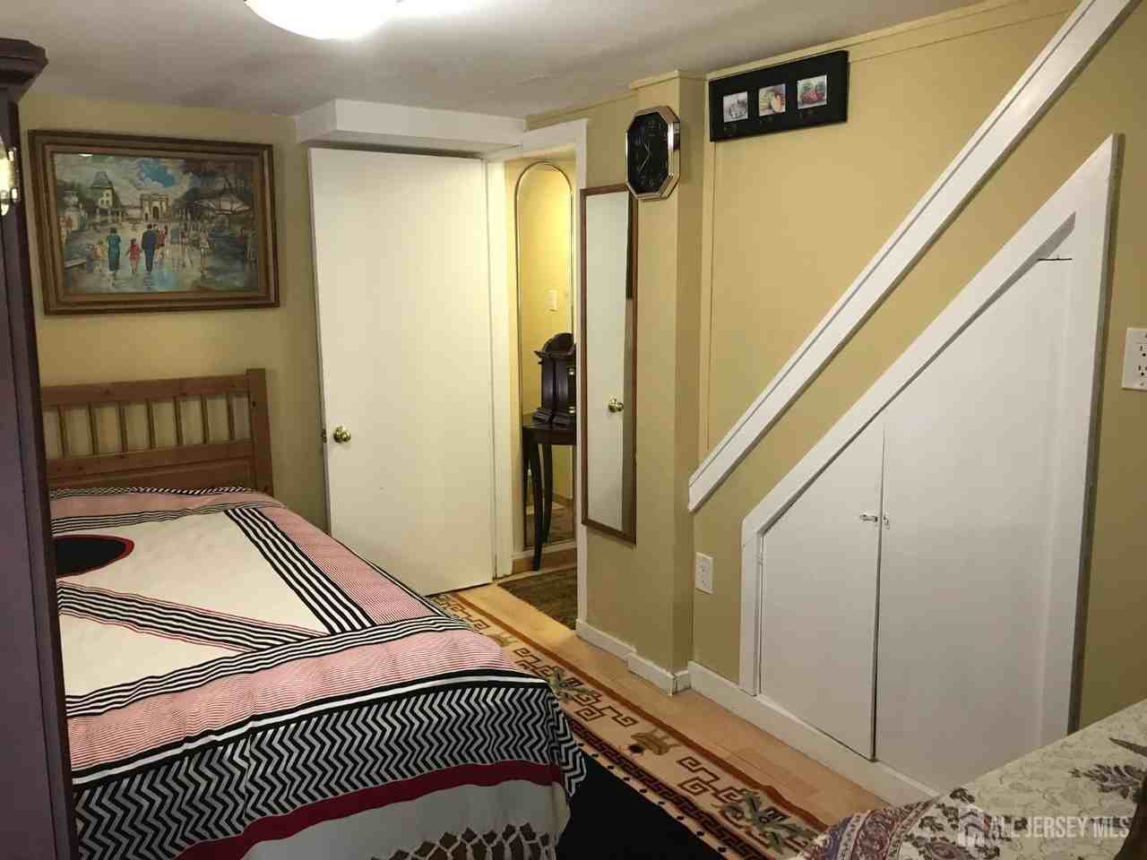 64 Lawrence Ave - Photo 2 of 11
