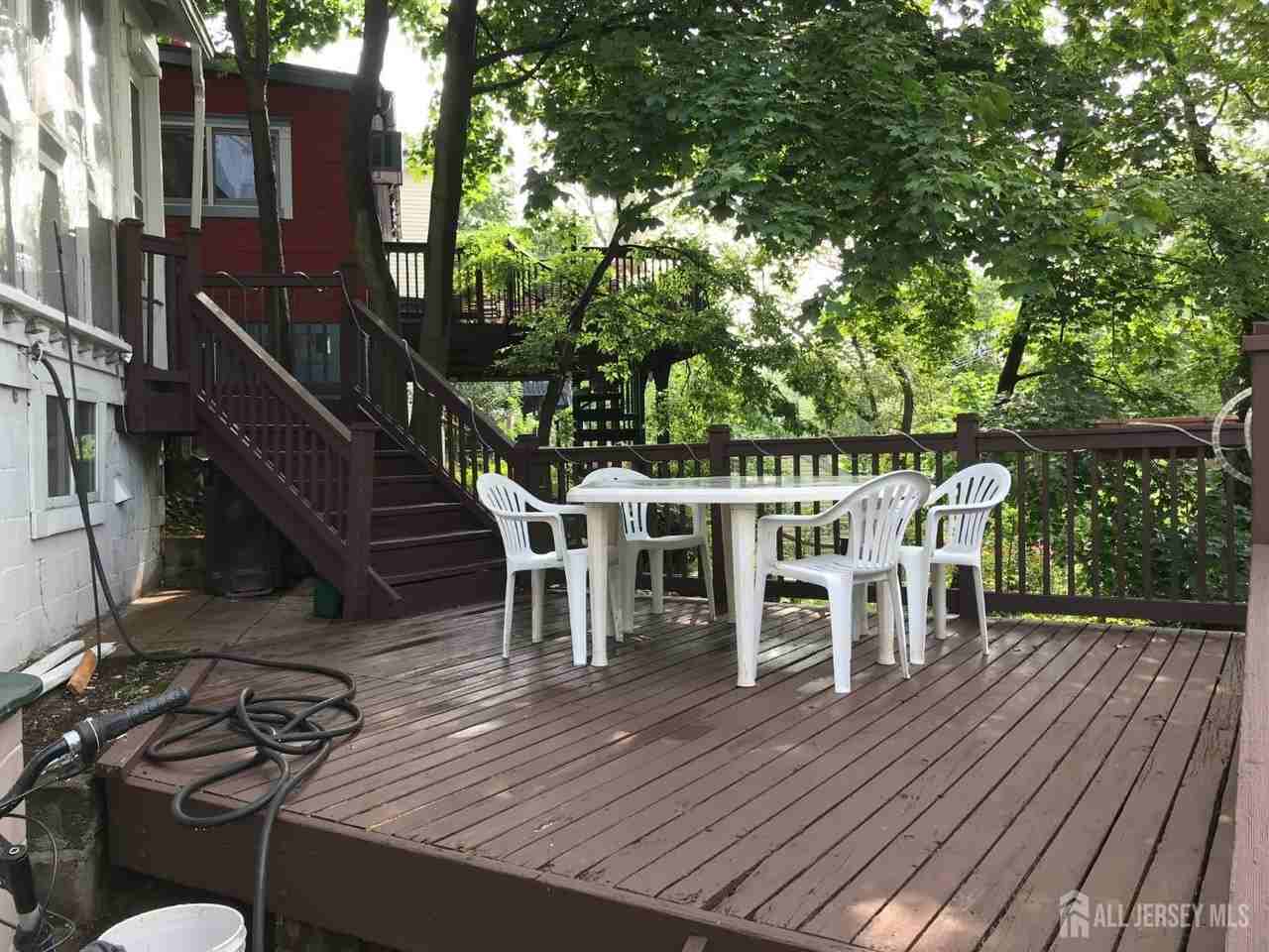 64 Lawrence Ave - Photo 4 of 11