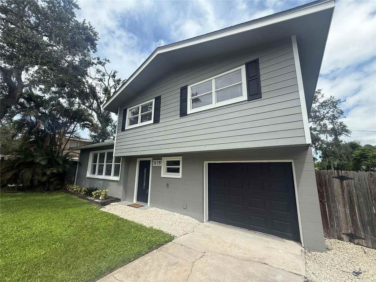 3135 Alta Vista St - Photo 3 of 39