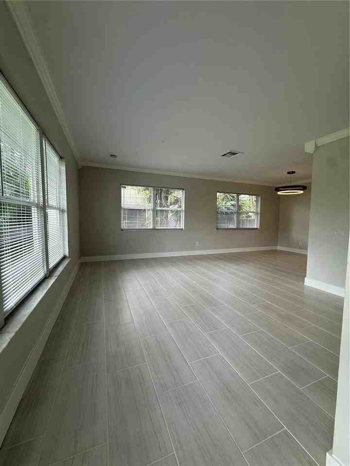 3135 Alta Vista St - Photo 4 of 39