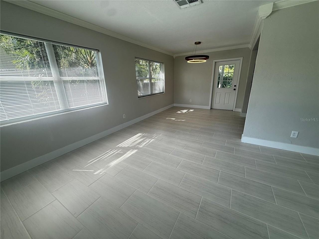 3135 Alta Vista St - Photo 6 of 39