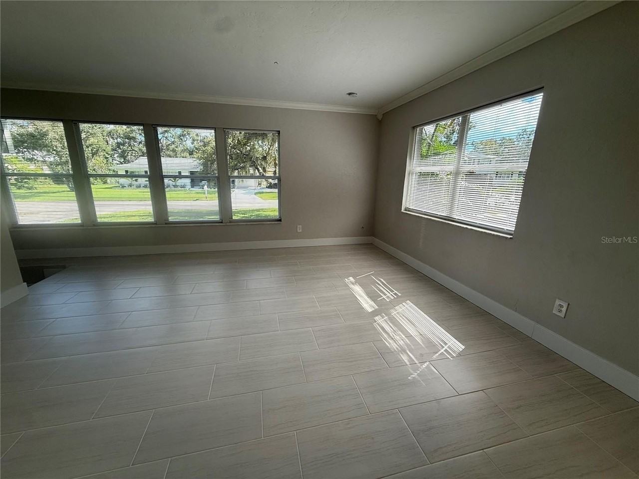 3135 Alta Vista St - Photo 7 of 39