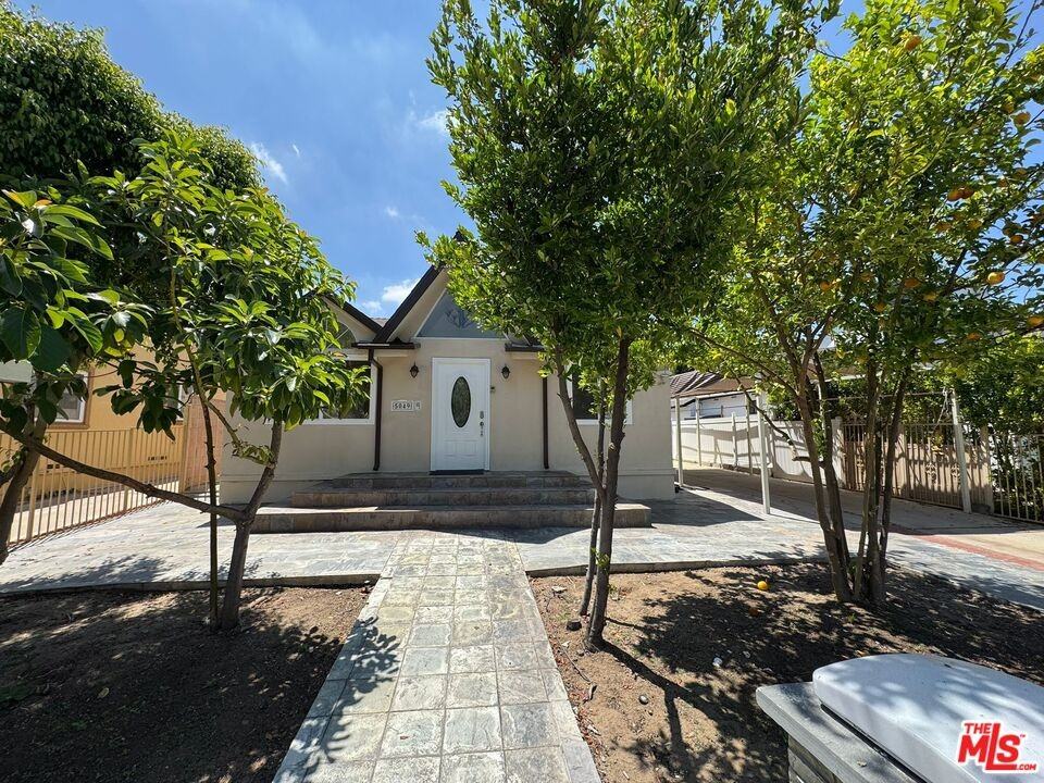 5049 Hesperia Ave - Photo 2 of 8