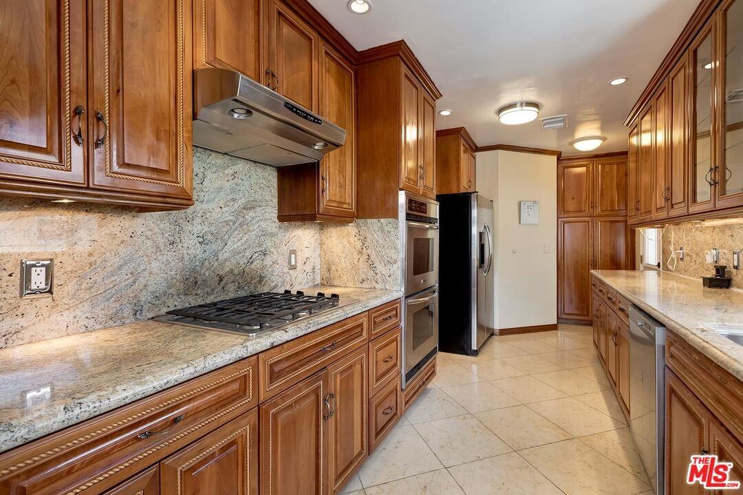 5049 Hesperia Ave - Photo 4 of 8