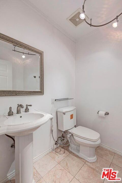 5049 Hesperia Ave - Photo 5 of 8