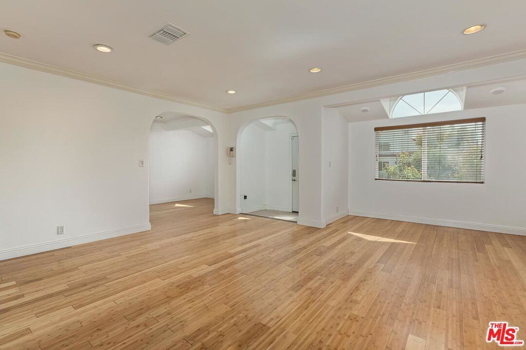 5049 Hesperia Ave - Photo 6 of 8