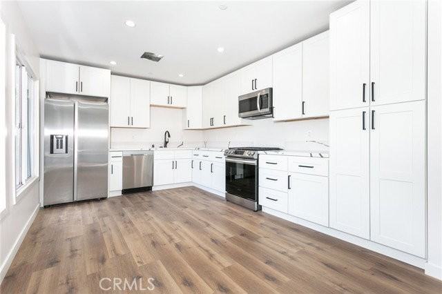 7512 Balboa Blvd - Photo 3 of 8