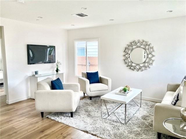 7512 Balboa Blvd - Photo 7 of 8