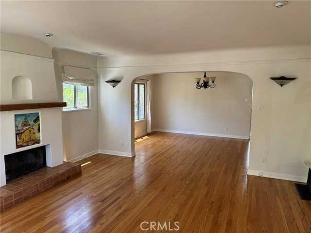 4313 Shadyglade Ave - Photo 2 of 8