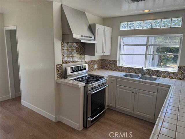4313 Shadyglade Ave - Photo 4 of 8