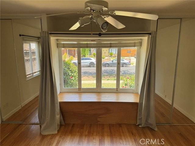 4313 Shadyglade Ave - Photo 5 of 8
