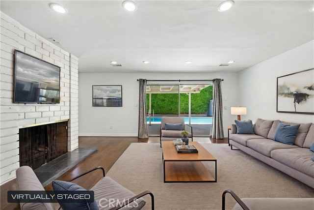 9713 Geyser Ave - Photo 4 of 8