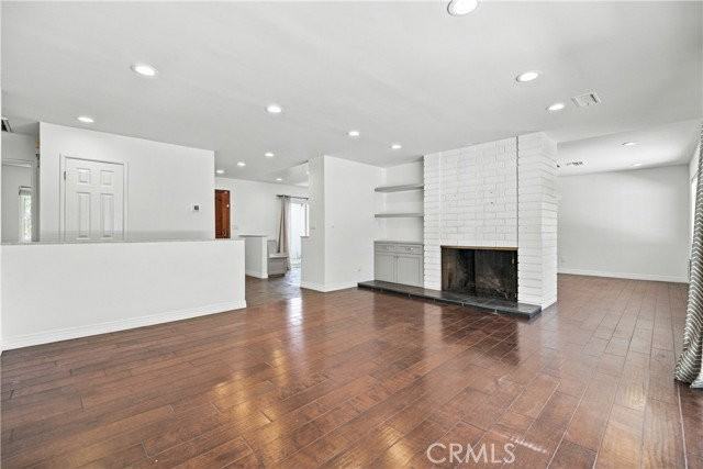 9713 Geyser Ave - Photo 7 of 8