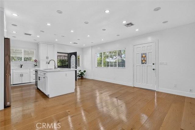 7502 Farmdale Ave - Photo 3 of 8