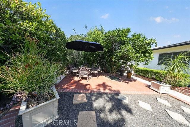 7502 Farmdale Ave - Photo 4 of 8