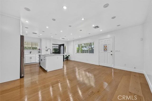 7502 Farmdale Ave - Photo 5 of 8
