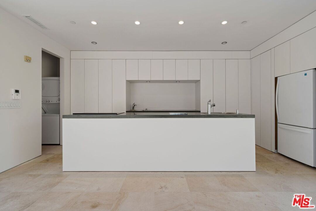 3944 Cody Rd - Photo 6 of 8
