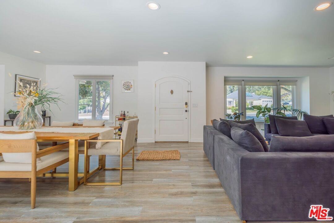 2760 E Glenoaks Blvd - Photo 4 of 8