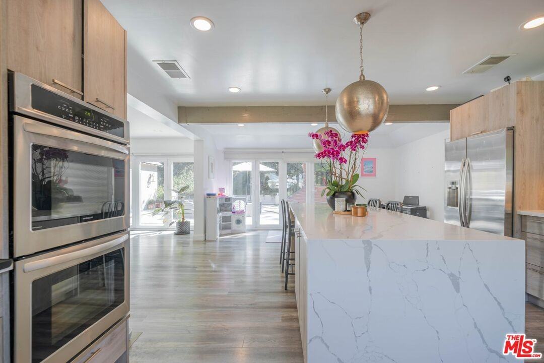 2760 E Glenoaks Blvd - Photo 7 of 8
