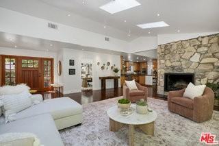 3452 Mandeville Canyon Rd - Photo 5 of 8