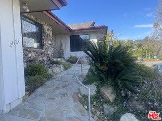2027 Westridge Rd - Photo 2 of 8