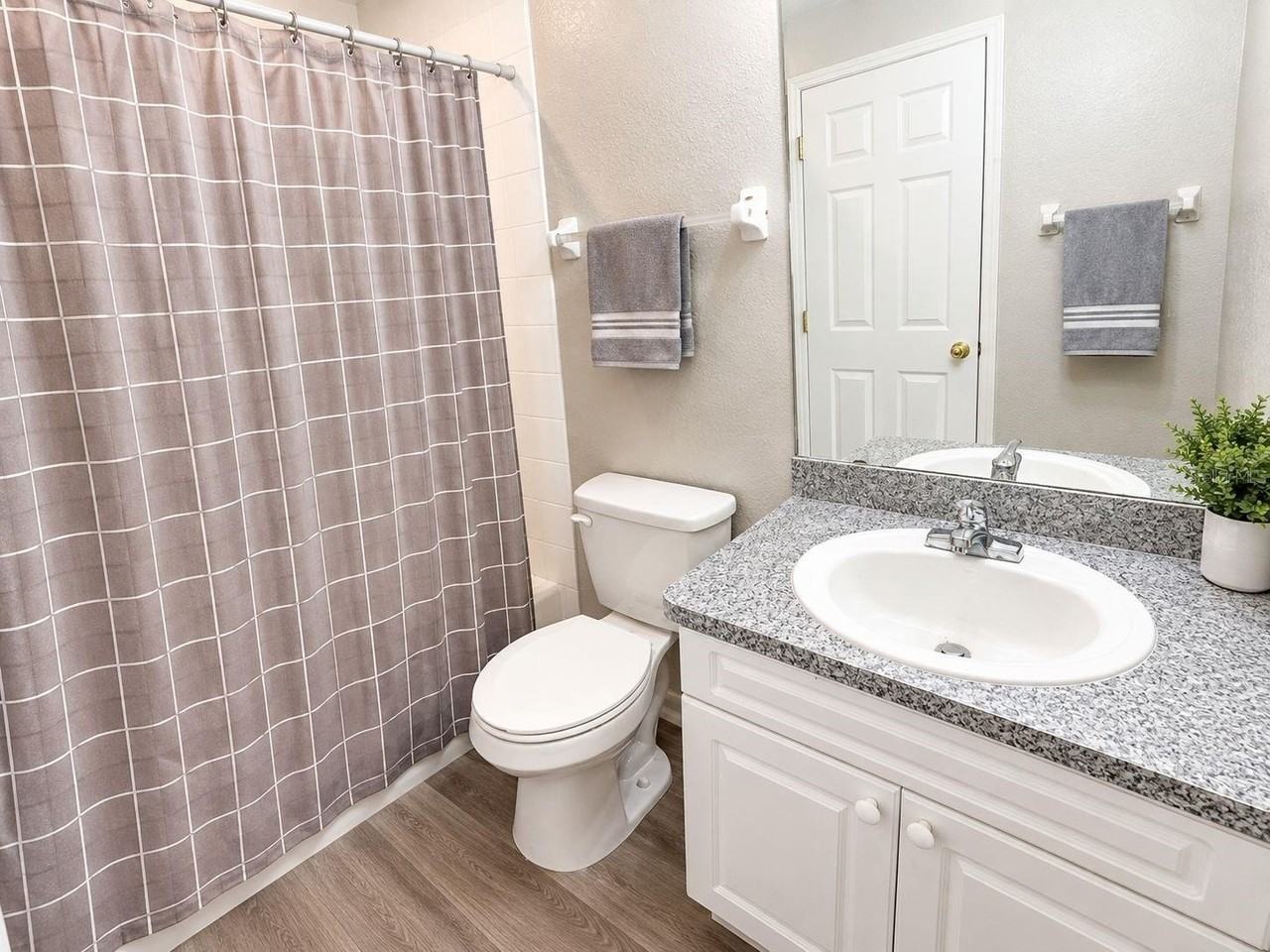 1103 Islamorada Ln - Photo 6 of 7