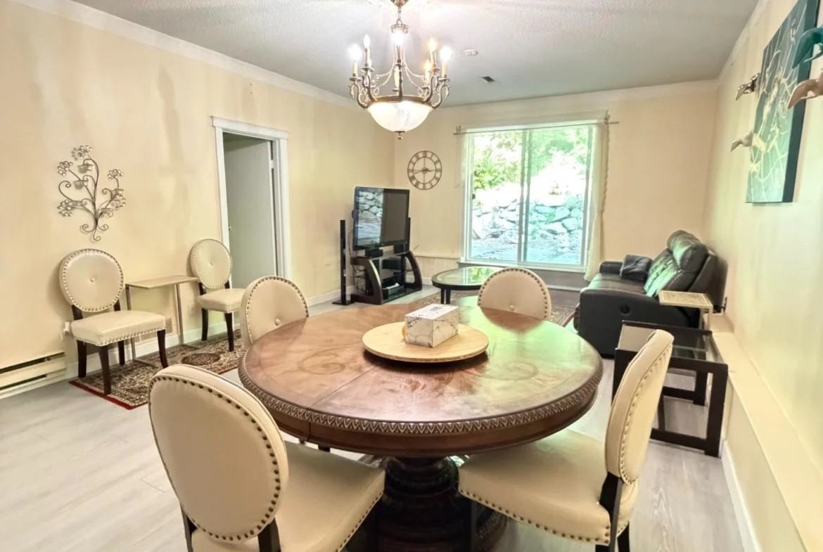 714 Regal Crescent - Photo 4 of 8