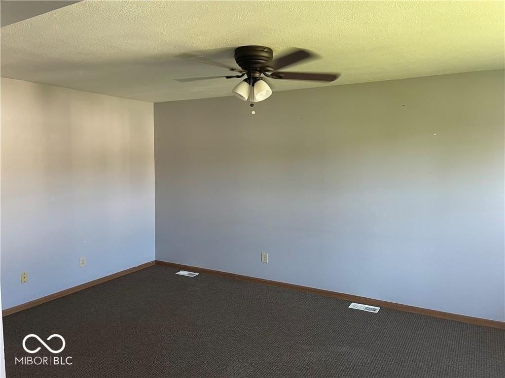 1086 Fairlane Ct - Photo 4 of 11