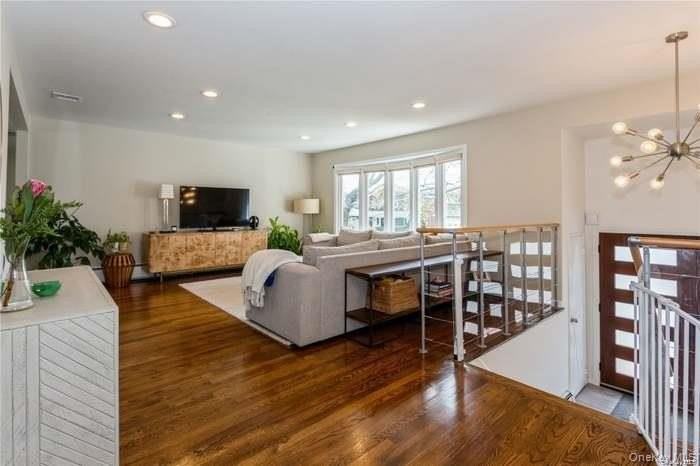 1114 Fordham Ln - Photo 3 of 37